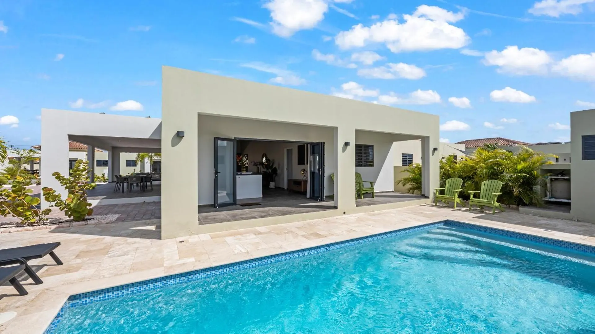 Villa Amber Met Privezwembad, Mambo Beach Willemstad