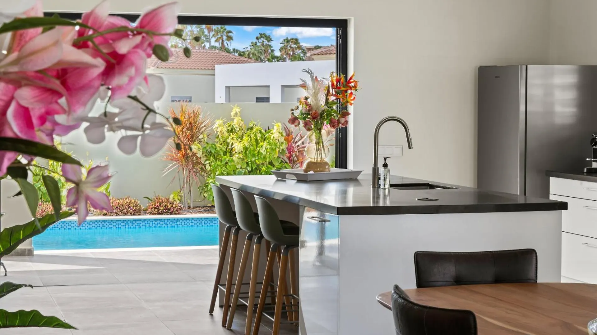 Villa Amber Met Privezwembad, Mambo Beach Willemstad Curaçao