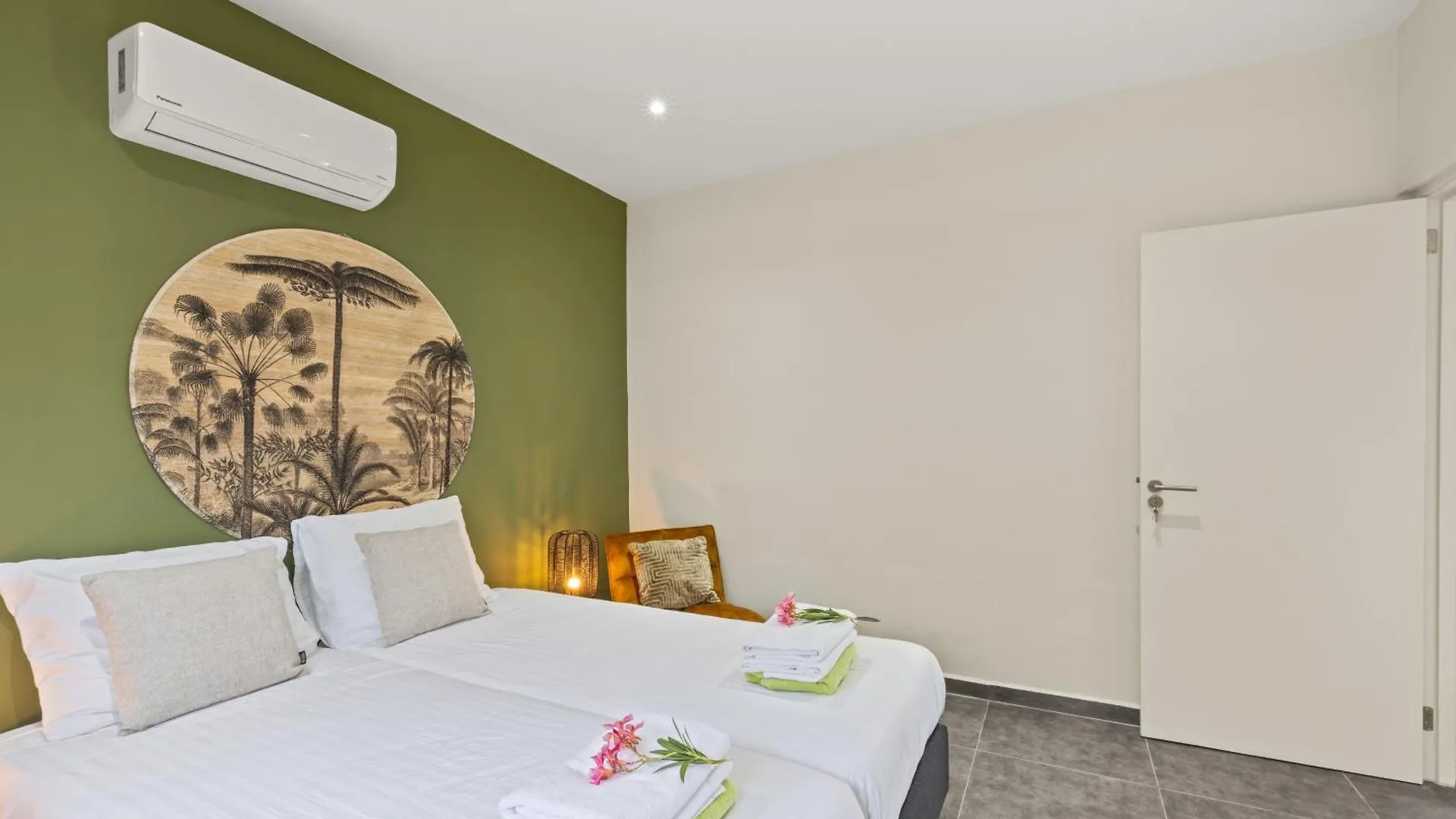 Apartment Villa Amber Met Privezwembad, Mambo Beach Willemstad