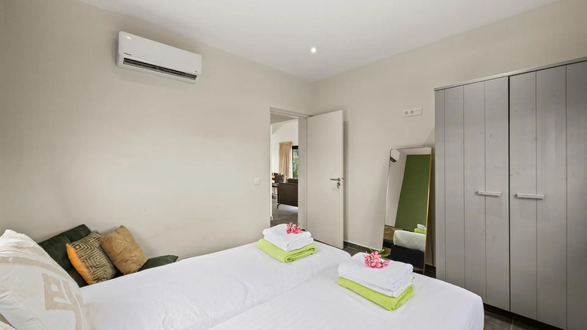 Villa Amber Met Privezwembad, Mambo Beach Willemstad Apartment