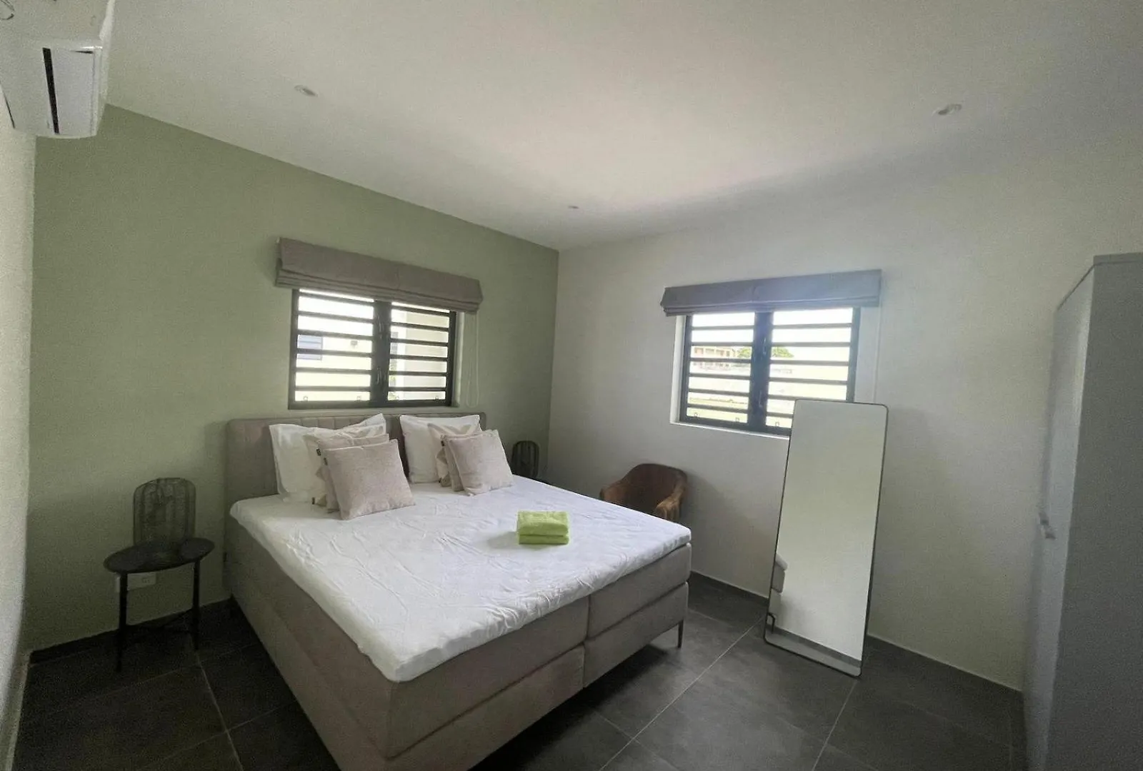 Villa Amber Met Privezwembad, Mambo Beach Apartment Willemstad